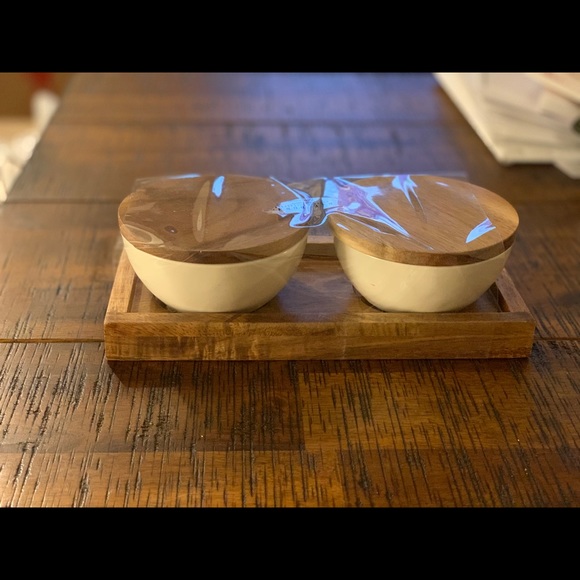 RAE DUNN pinch & dash bowl w wooden lid - Picture 4 of 4